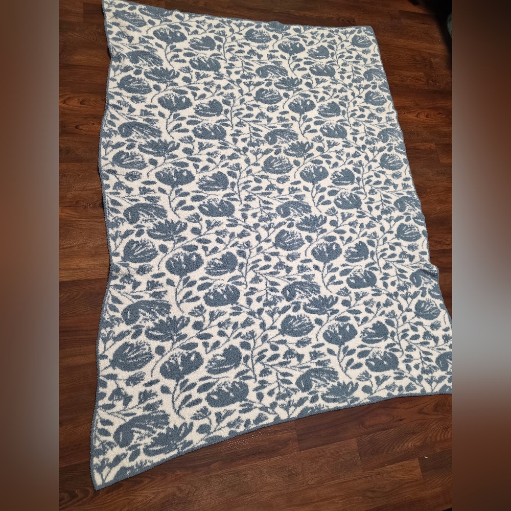 Floral Blue and White Blanket